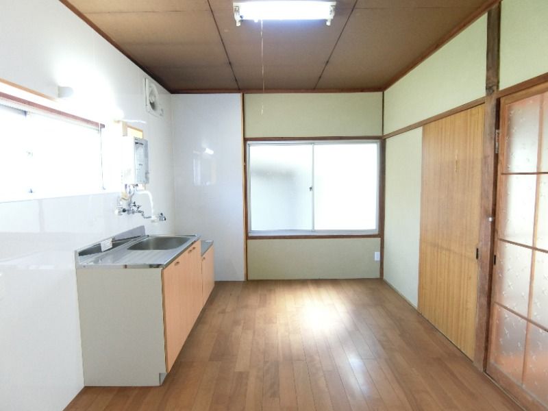 �y���ԁE���r���O�z�@