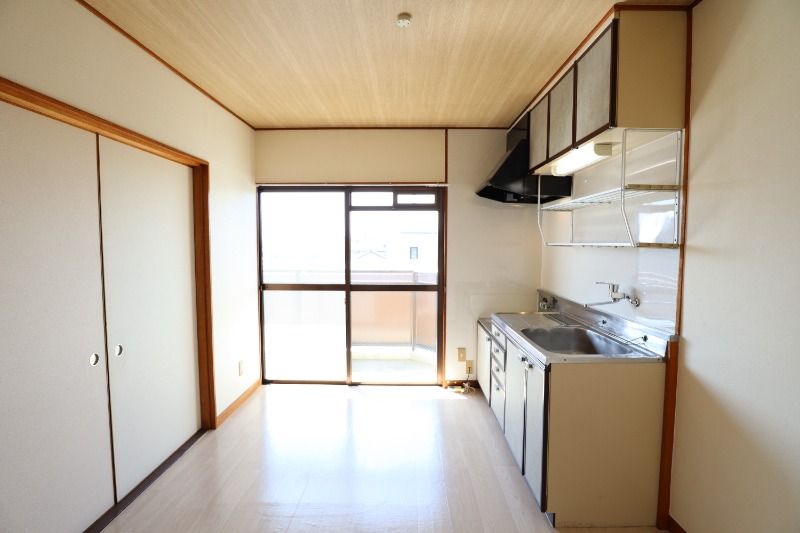 �y���ԁE���r���O�z�@