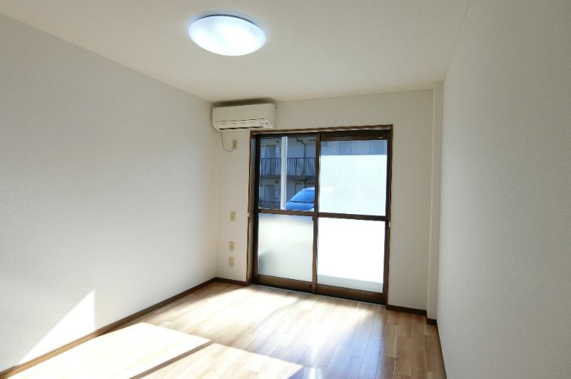 �y�����E���r���O�z�@