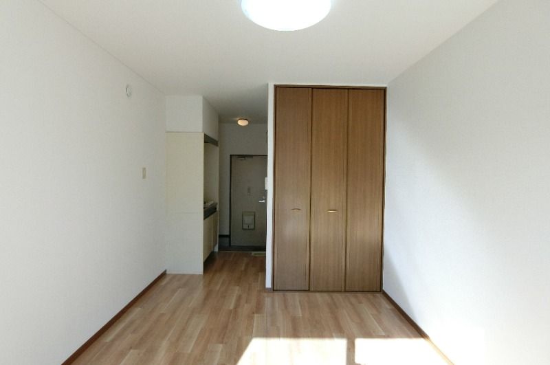 �y�����E���r���O�z�@