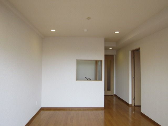 �y�����E���r���O�z�@