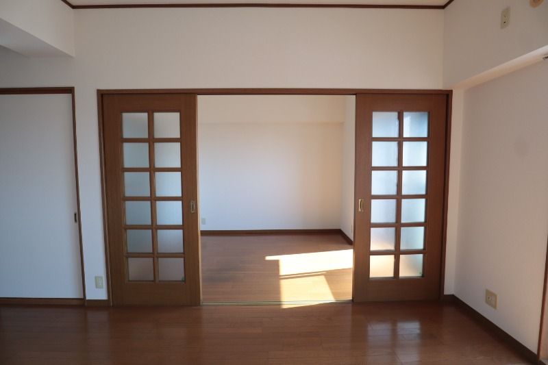 �y�����E���r���O�z�@