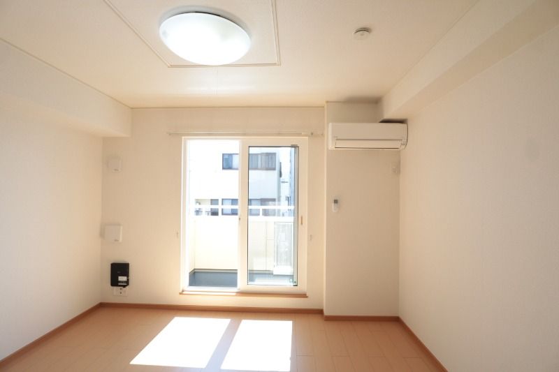 �y���ԁE���r���O�z�@