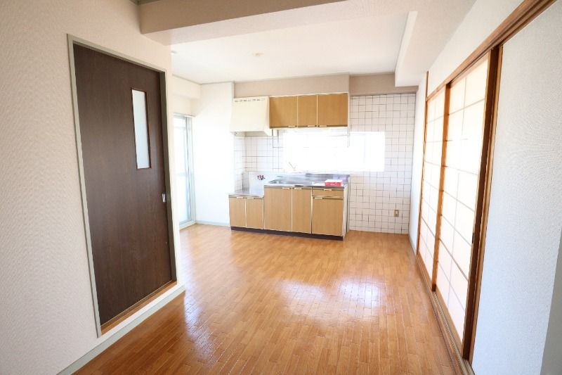 �y�����E���r���O�z�@