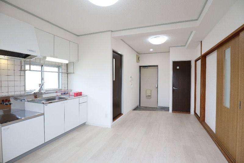 �y�����E���r���O�z�@