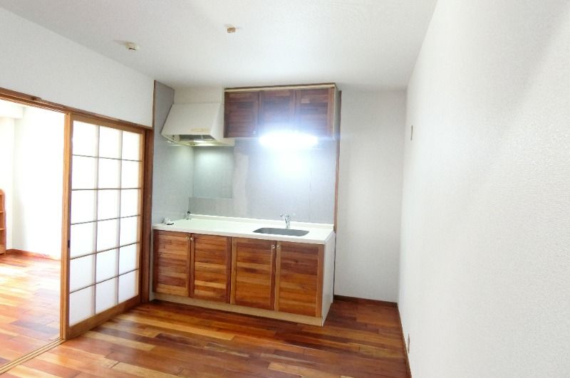 �y���̑������E�X�y�[�X�z�@�_�C�j���O�L�b�`��