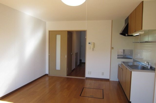 �y�����E���r���O�z�@