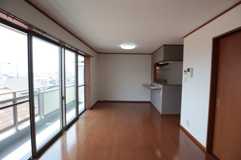 �y�����E���r���O�z�@