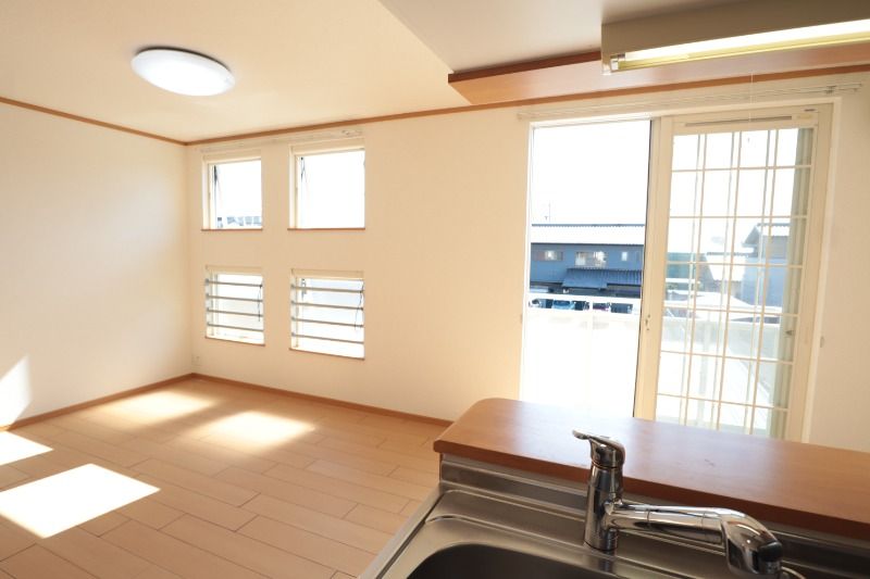 �y�����E���r���O�z�@