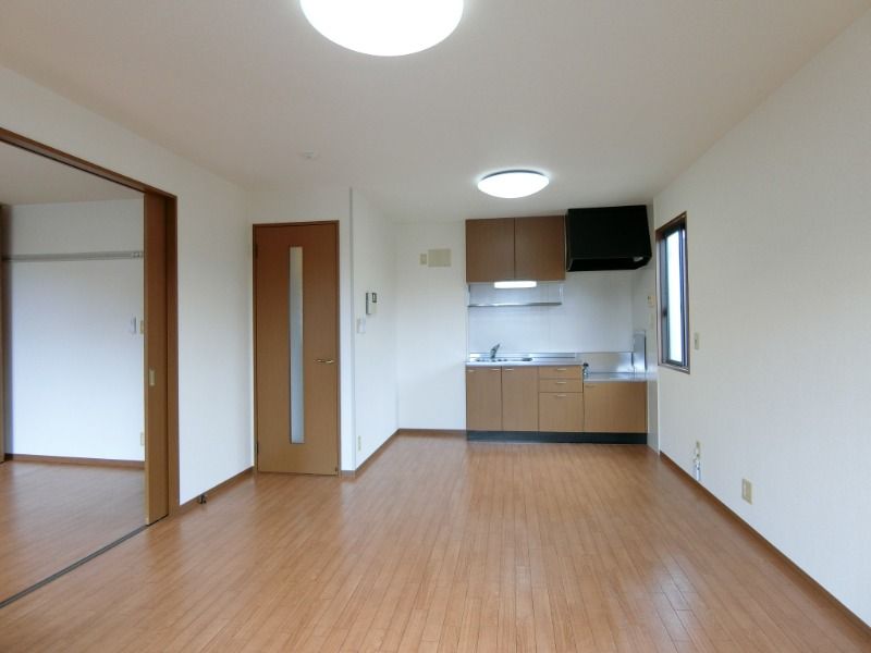 �y�����E���r���O�z�@