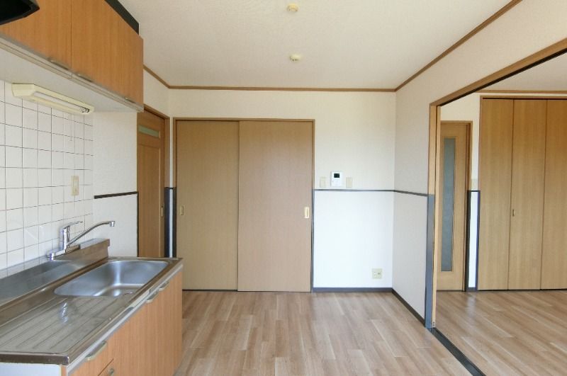 �y�����E���r���O�z�@