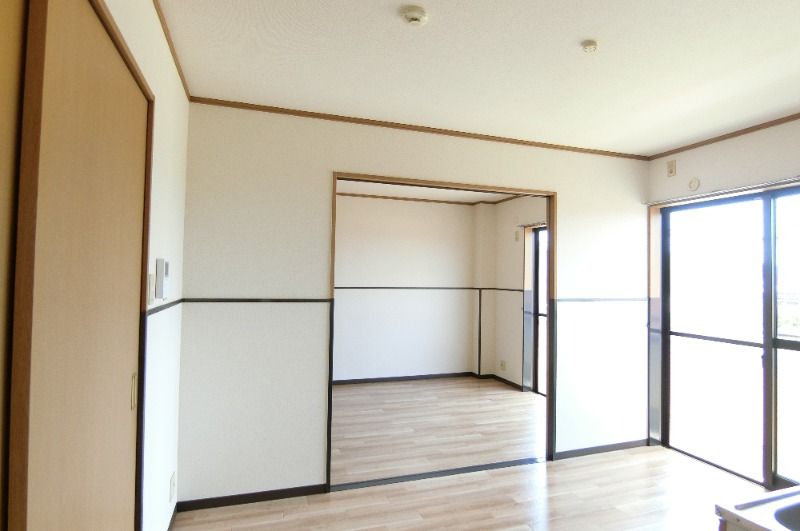 �y���ԁE���r���O�z�@