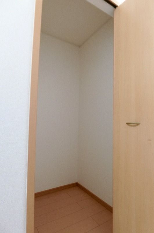 y[z@