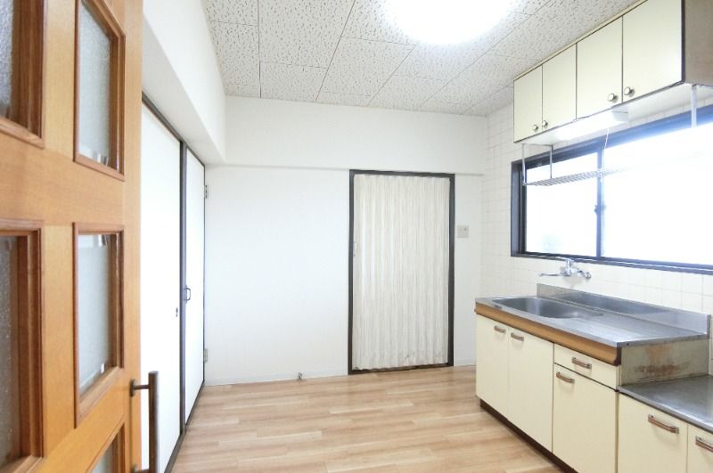 �y���ԁE���r���O�z�@