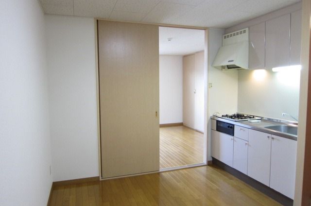 �y�����E���r���O�z�@