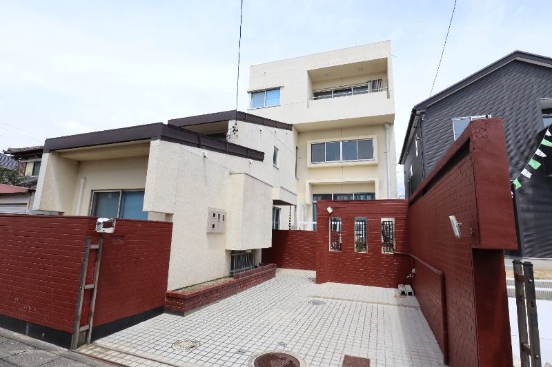 ���S�s��˒��݉Ƃ̌����O��