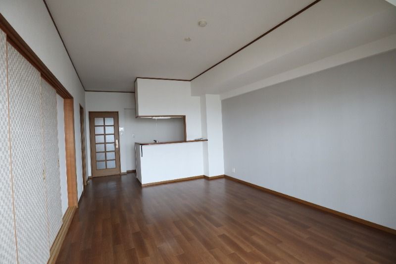 �y�����E���r���O�z�@