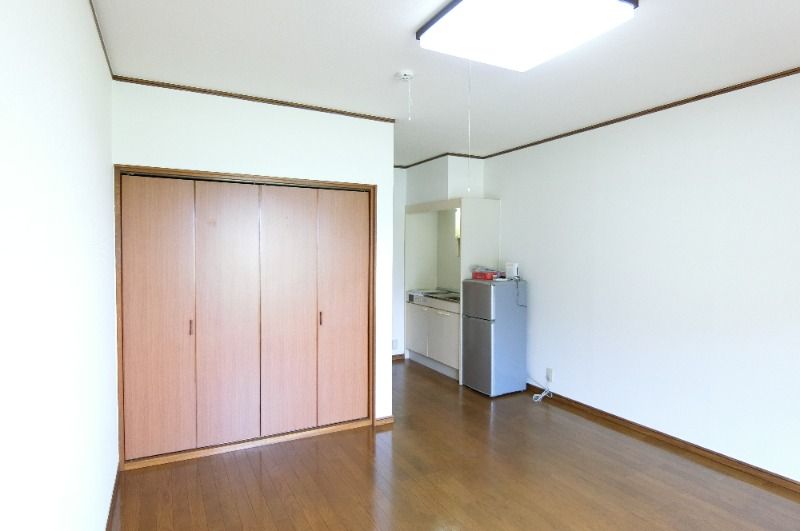 �y�����E���r���O�z�@