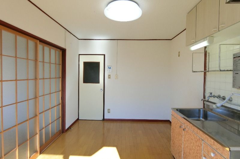 �y�����E���r���O�z�@