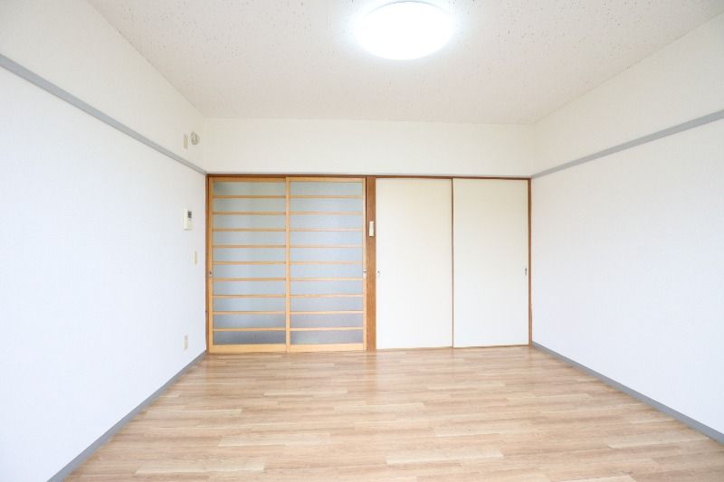 �y�����E���r���O�z�@