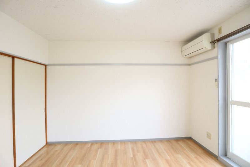 �y�����E���r���O�z�@