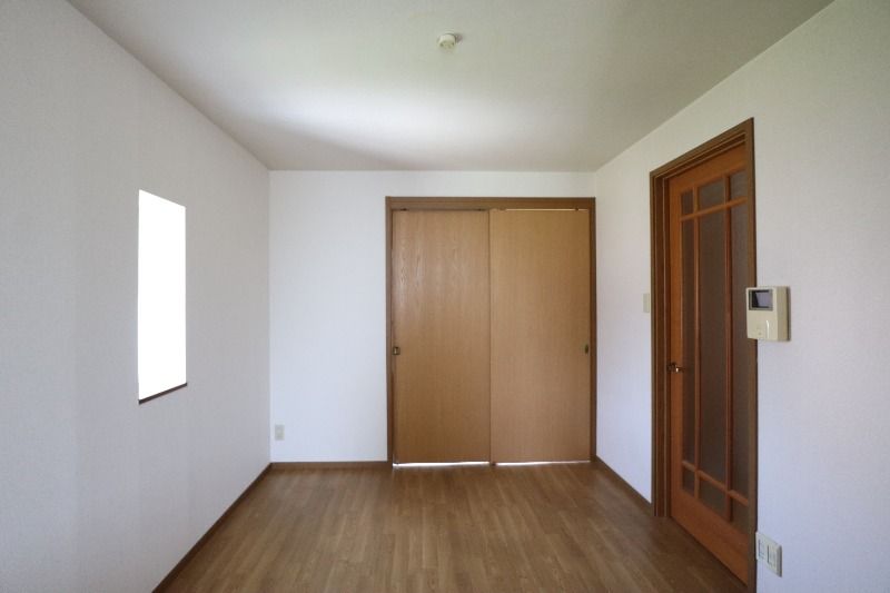 �y�����E���r���O�z�@