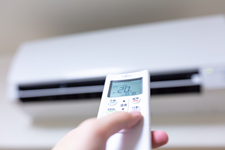 冬のエアコンは効率的＆省エネに使おう！ 21台所有するエアコンマニアが簡単お掃除グッズも伝授 | となりのカインズさん